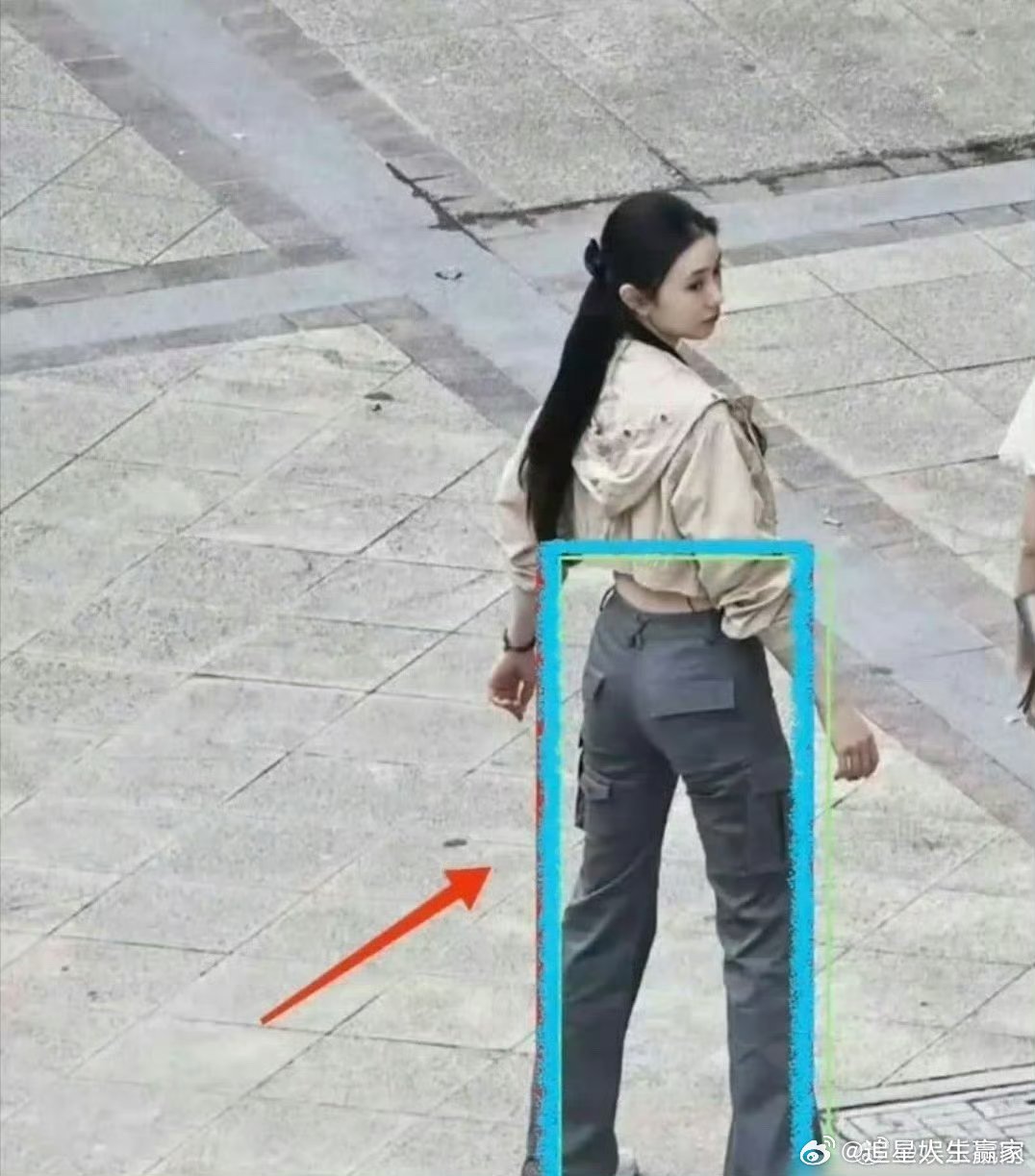 刘浩存身材比例有点吓人，三分之二都是腿实锤了，真的太完美了！​​​