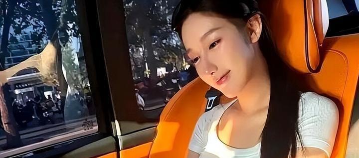万万没想到，把吴亦凡送进监狱的都美竹，时隔多年又一次冲上热搜。2026年6月15