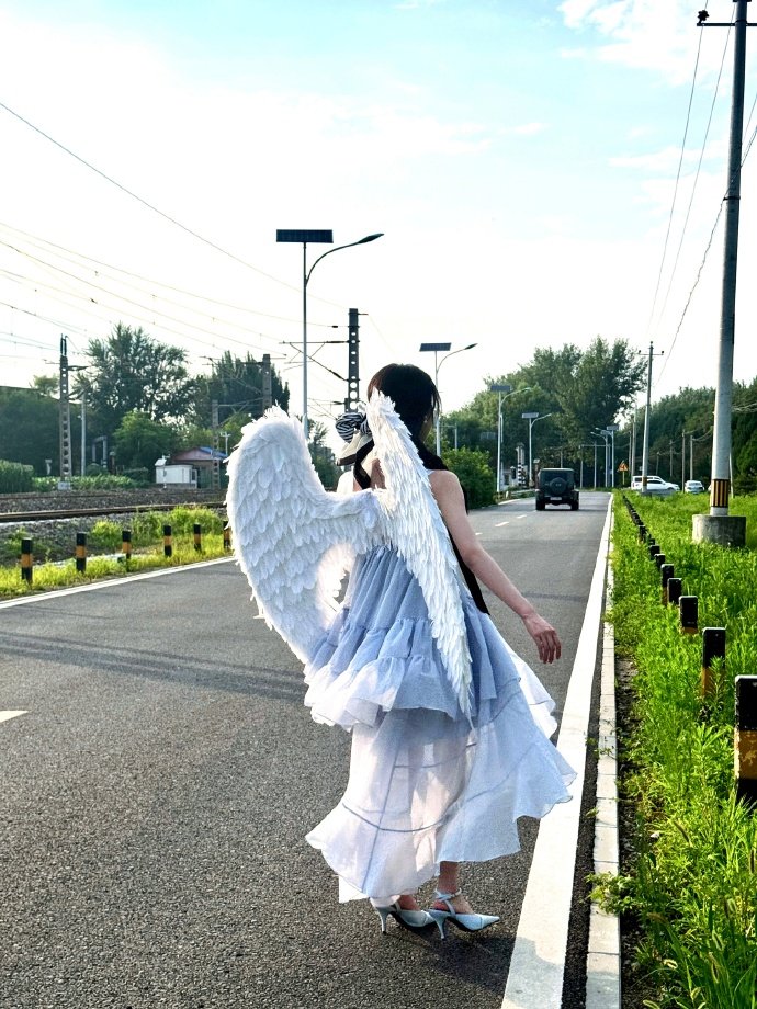 陈都灵翅膀陈都灵蓝色天使翅膀陈都灵蓝色天使翅膀~~好美~​​​