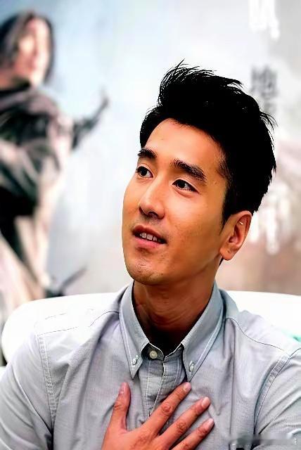 别再说高圆圆“伺候”公婆12年了。她那套打法，比前任张钧甯高明太多。公公赵树海，