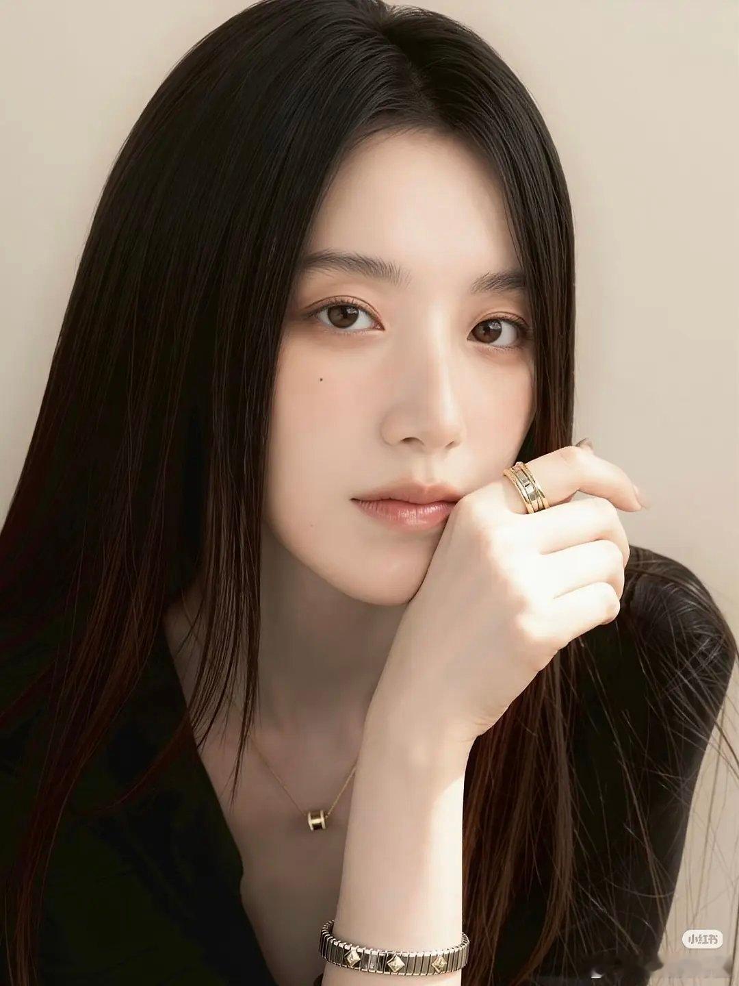 宝格丽×叶舒华网友回复，像自拍，没有大牌感，撤了吧