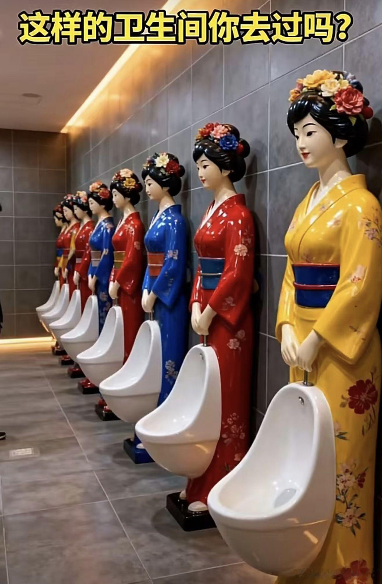 这样的厕所你上过吗？如果，晚上，厕所的灯接触不良呢？