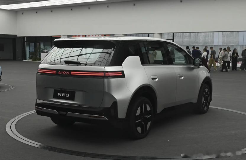 终于不再是网约车的模样了，埃安这次颜值在线了！日前，广汽埃安N60的实车亮相了，