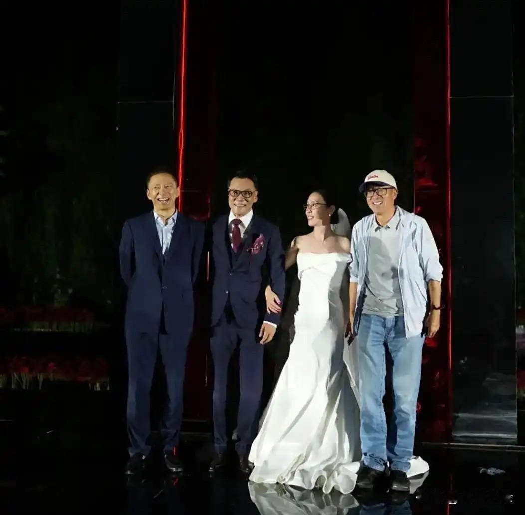 李国庆和北大同学办婚礼，邀请了俞敏洪和张朝阳，菜单被吐槽寒碜！[灵光
