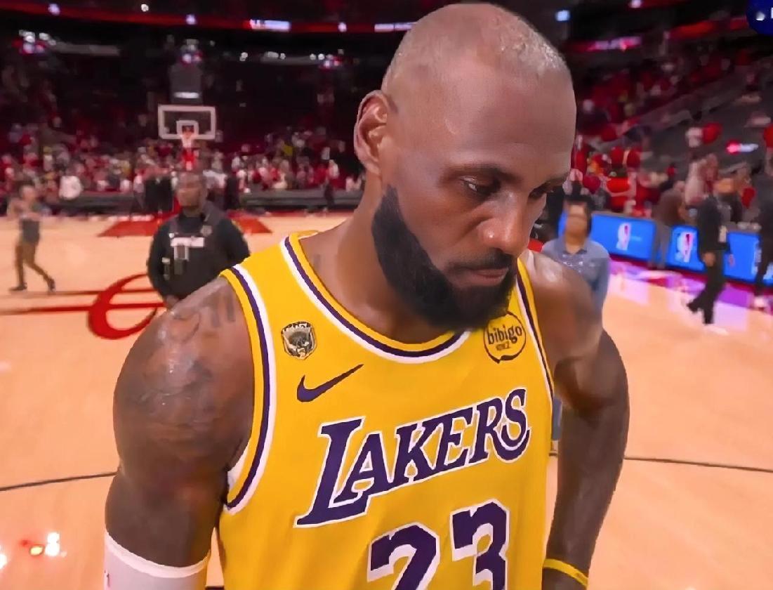 太精彩了！湖人112-108险胜火箭，这3位是今日赢球功臣！1.斯玛特：