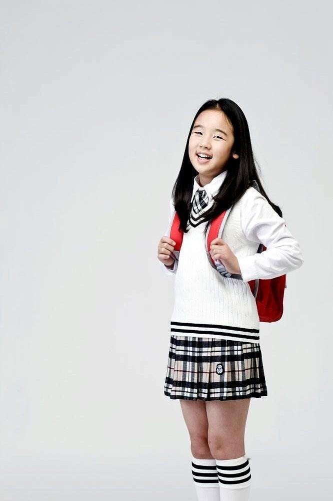 “崩溃了”11月23日，河南，姐姐在辅导弟弟作业，弟弟回答不上来。姐姐一遍遍追