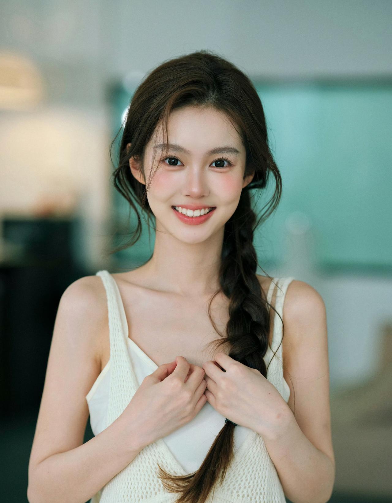 仪仪伪素颜清透淡妆，简简单单，干净少女感太戳人
