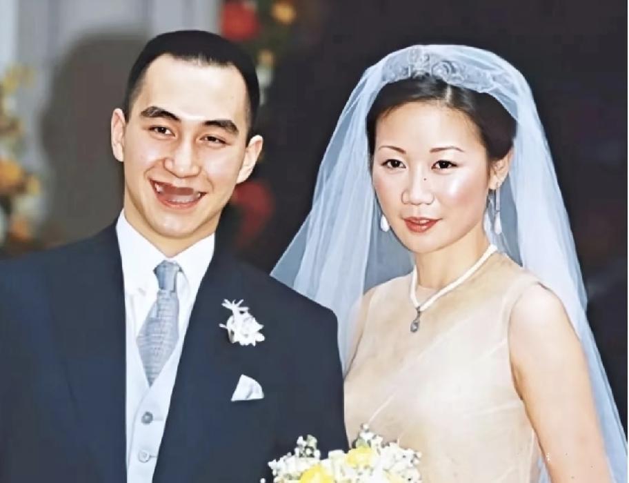 何猷龙是赌王何鸿燊和二太蓝琼缨的唯一儿子。他和妻子罗秀茵的婚姻感情，属于青梅竹