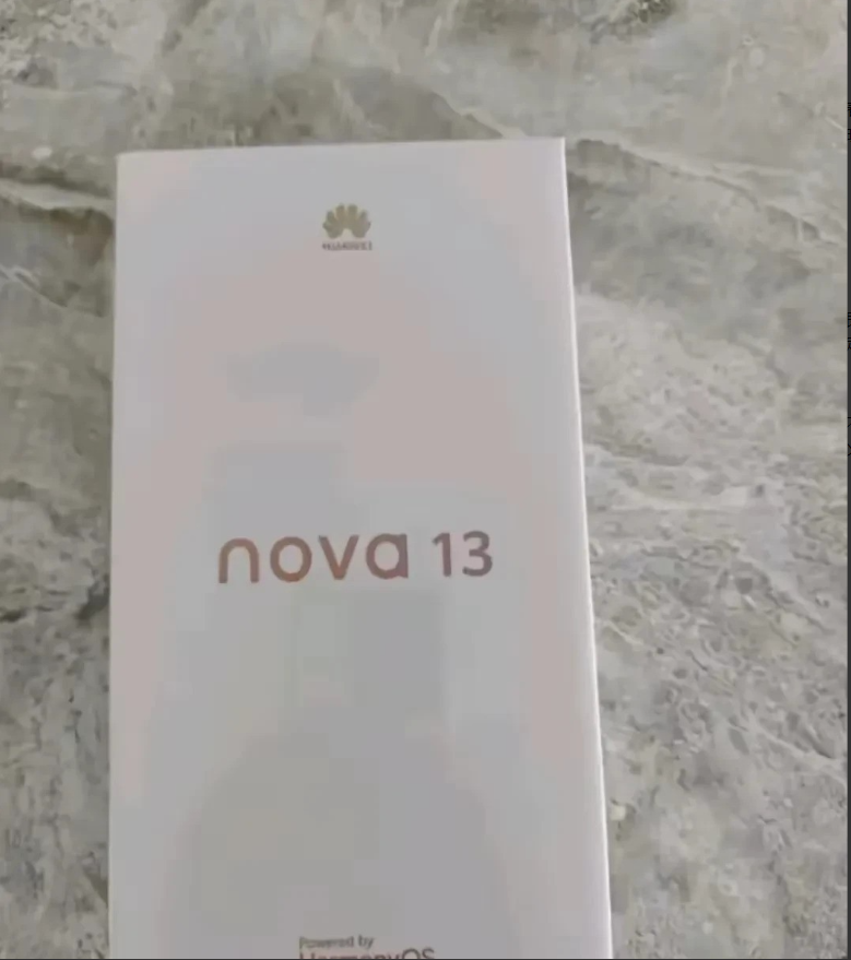 我外甥上周刚结束了紧张的高考。昨天我特意花了2500买了一部华为nova13送给