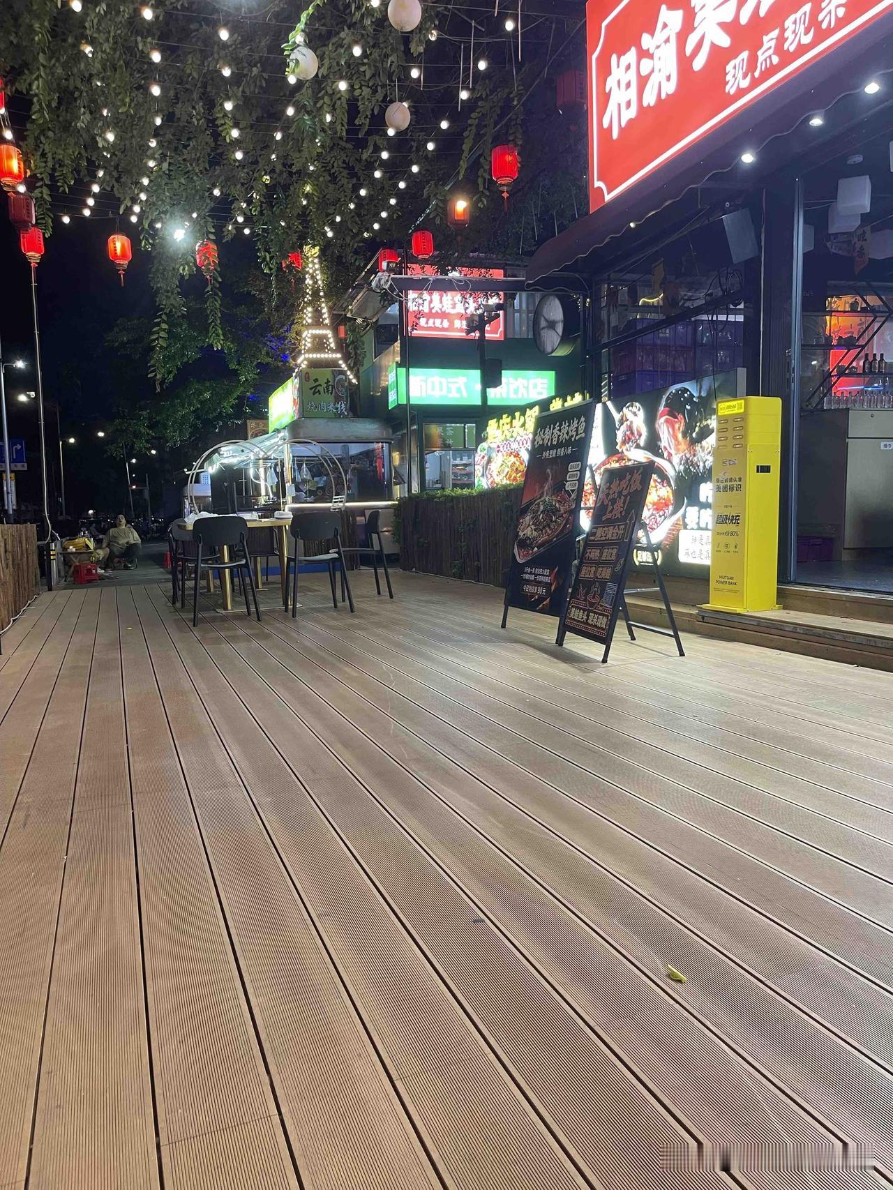 不是躺平，是这届年轻人终于活明白了今年暑假，一个词悄悄霸榜热搜：低欲望过节。