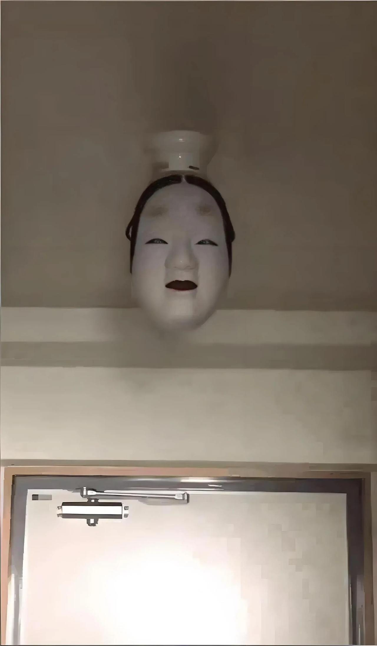 一开这灯，总吓得心头一颤！