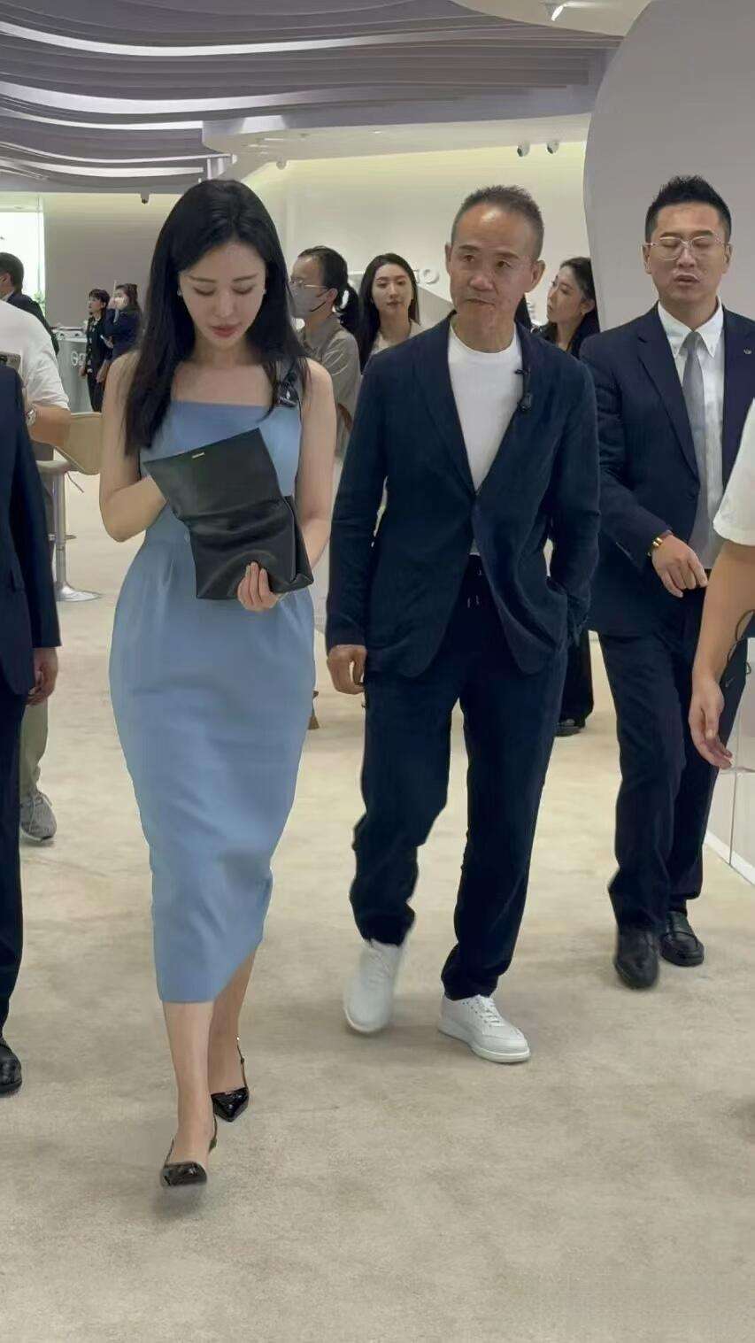 征服过珠峰的男人，却被另两座峰征服。年轻时当企业家天天玩，退休了却要天天上班。