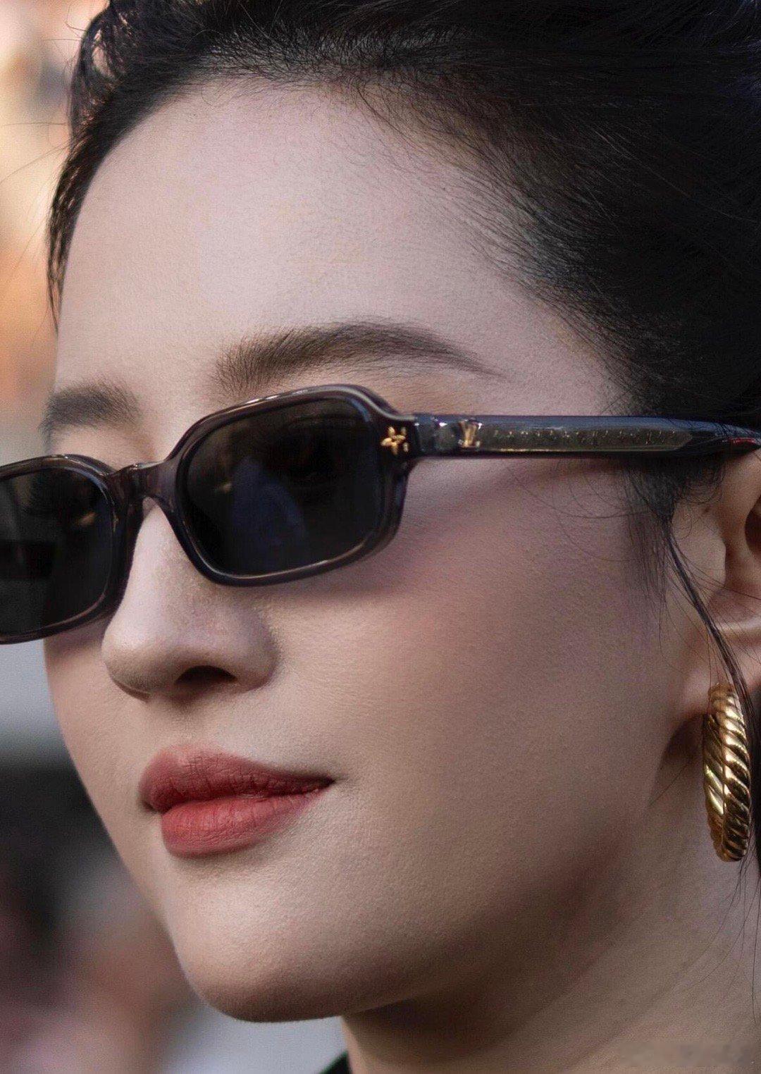 刘亦菲面部平整度她为什么一点法令纹没有就喜欢这种生的不能再生的图小绒毛都