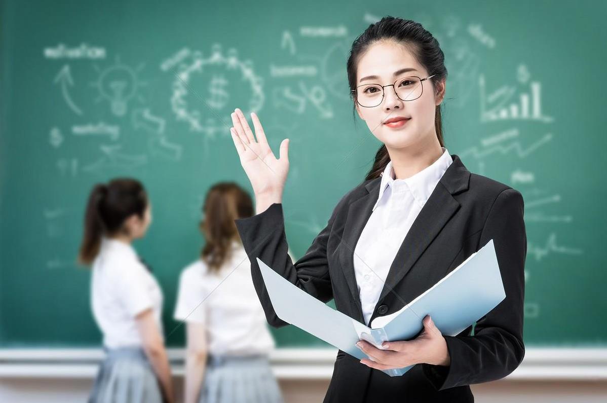 大学教授与中小学正高级教师的薪资比较。简单直接的回答是：通常大学教授的总体薪资