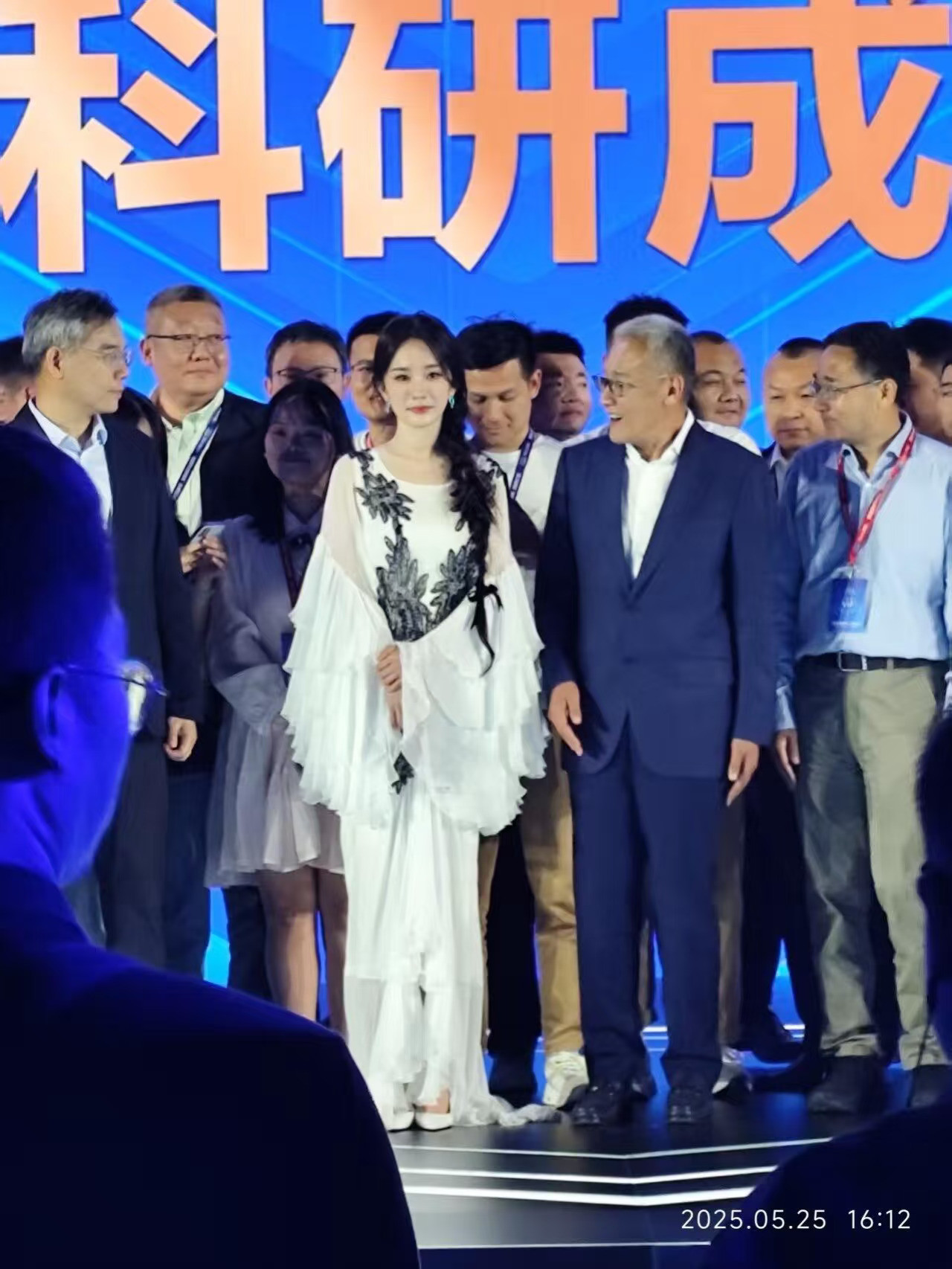 一张图看到了女性的力量
