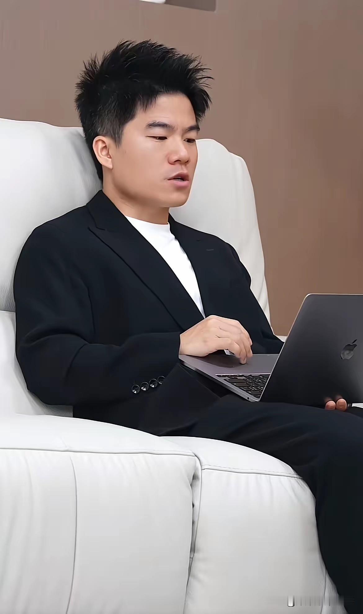 这数据出来，确实把人看傻了。“与辉同行”这次618开门红，两天干出4.73个