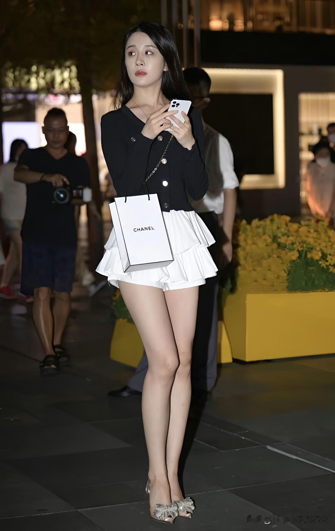 花间人影动月下步履轻