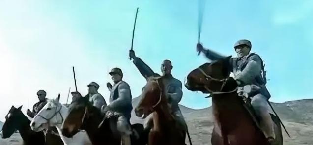 1942年，一500人的日军骑兵与只有300人的八路军骑兵相遇。敌军官