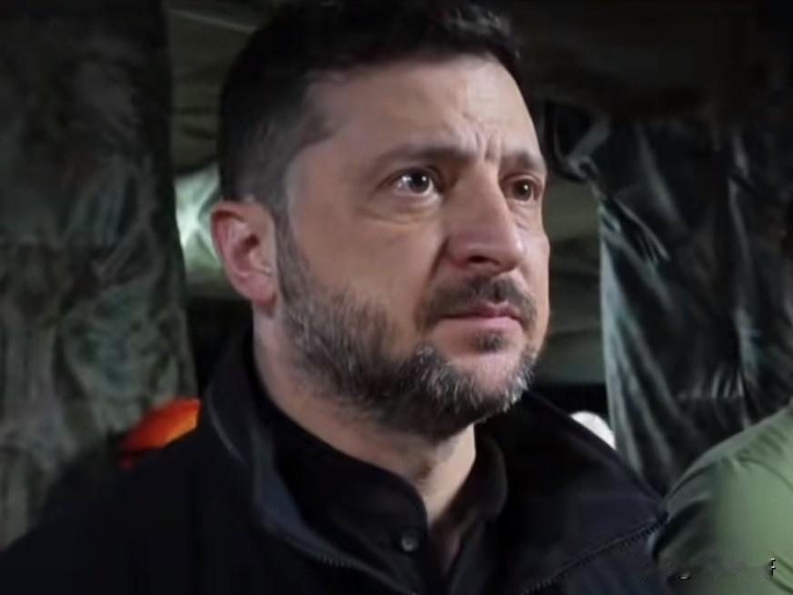 2025年11月4日，乌克兰总统泽连斯基深入前线视察了波克罗夫斯克地区的部队。他