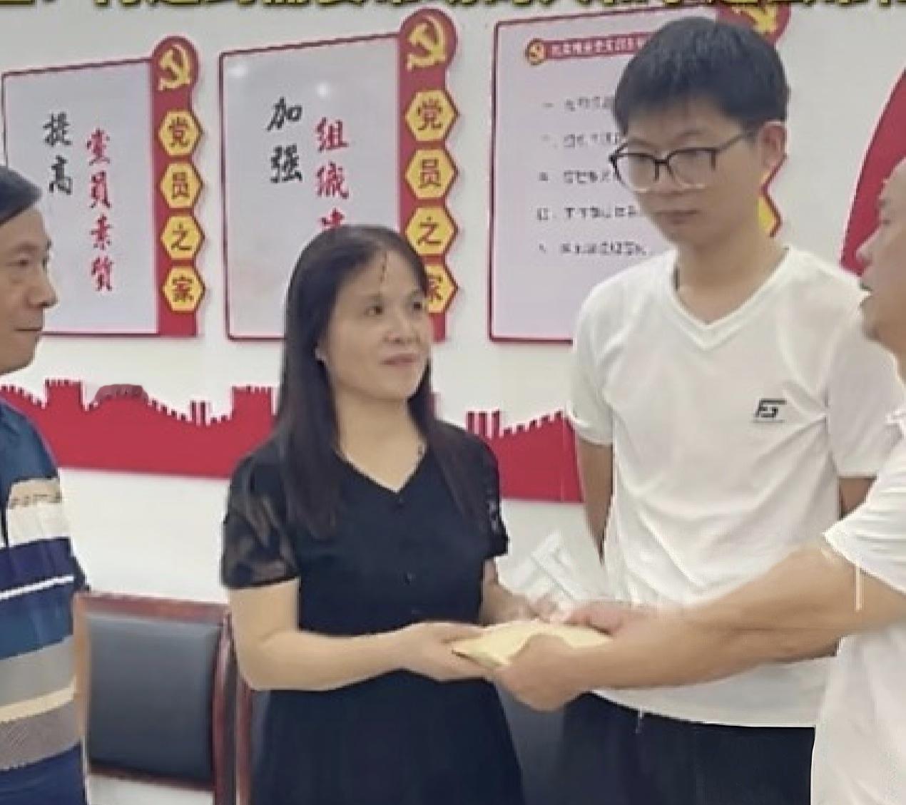 店家妥协可能是出于无奈，也可能是出于善良，但更多是因为调解方在“和稀泥”。调解