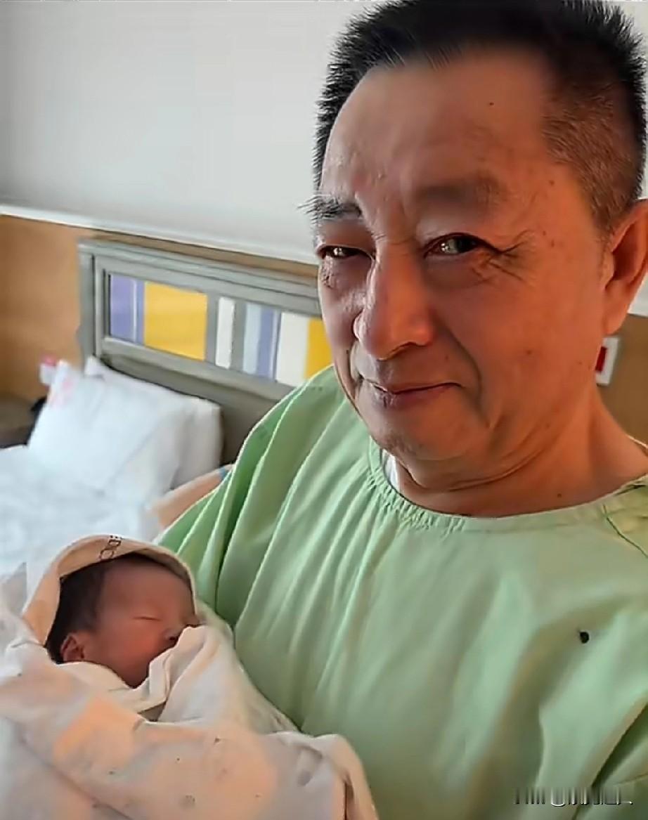 汪小菲家添了个小公子，全家都乐坏了。本来大家都觉得，最高兴的肯定是张兰，毕竟她