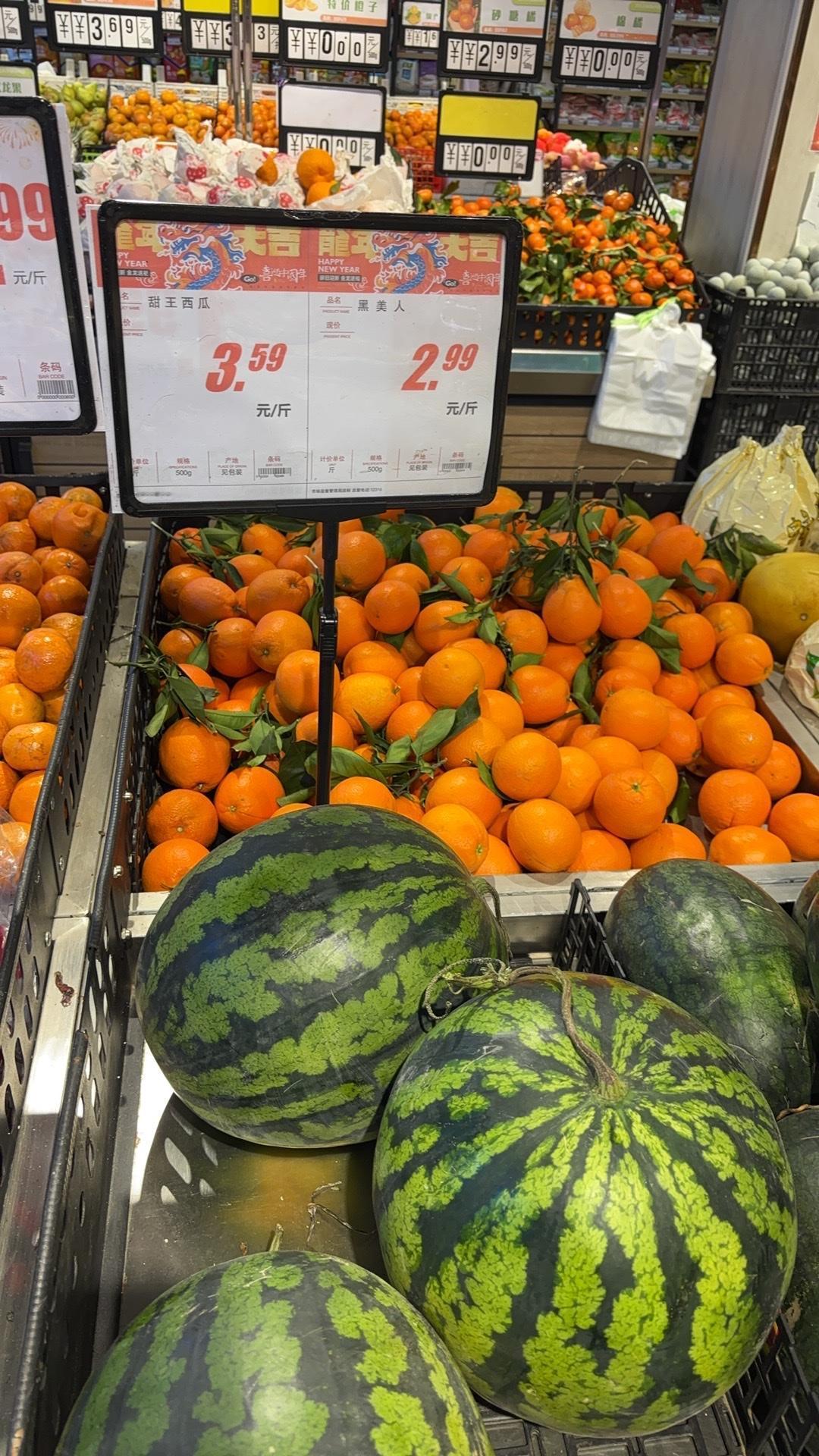 为什么1月CPI只有0.2%？这数字比市场想的低了一半。说白了就俩原因。去年