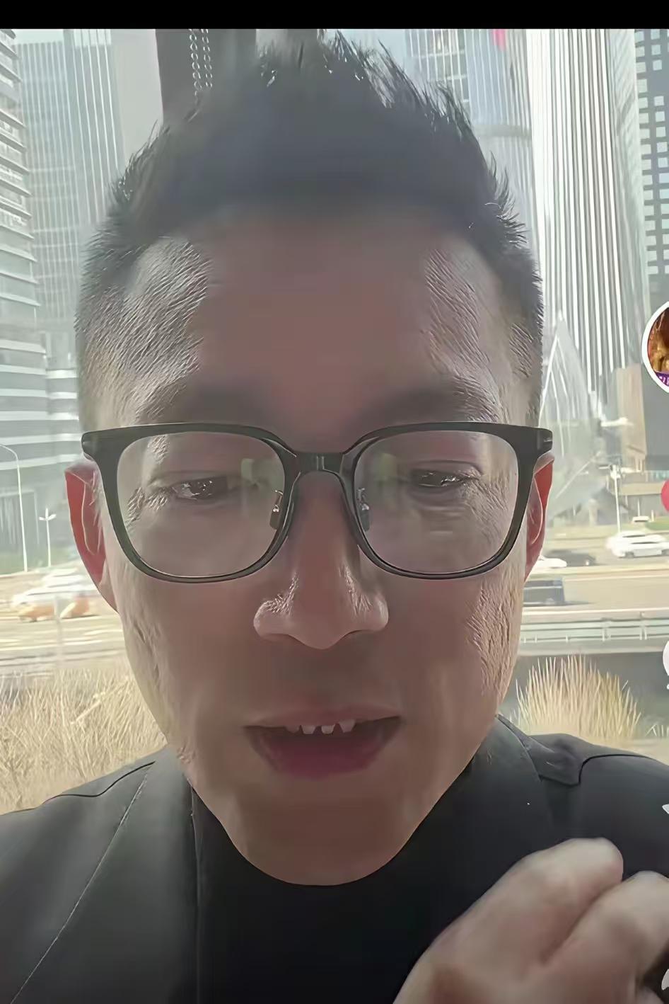 汪小菲还是做个幕后投资人吧，就别出来了，当众贬低诋毁母亲证明他品德低下，大众对他