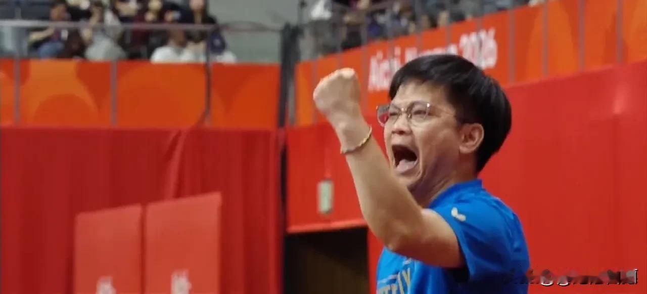 中国台北男乒主教练王翊泽彻底尴尬了！亚运会男单半决赛林昀儒第五局完成绝杀3:2
