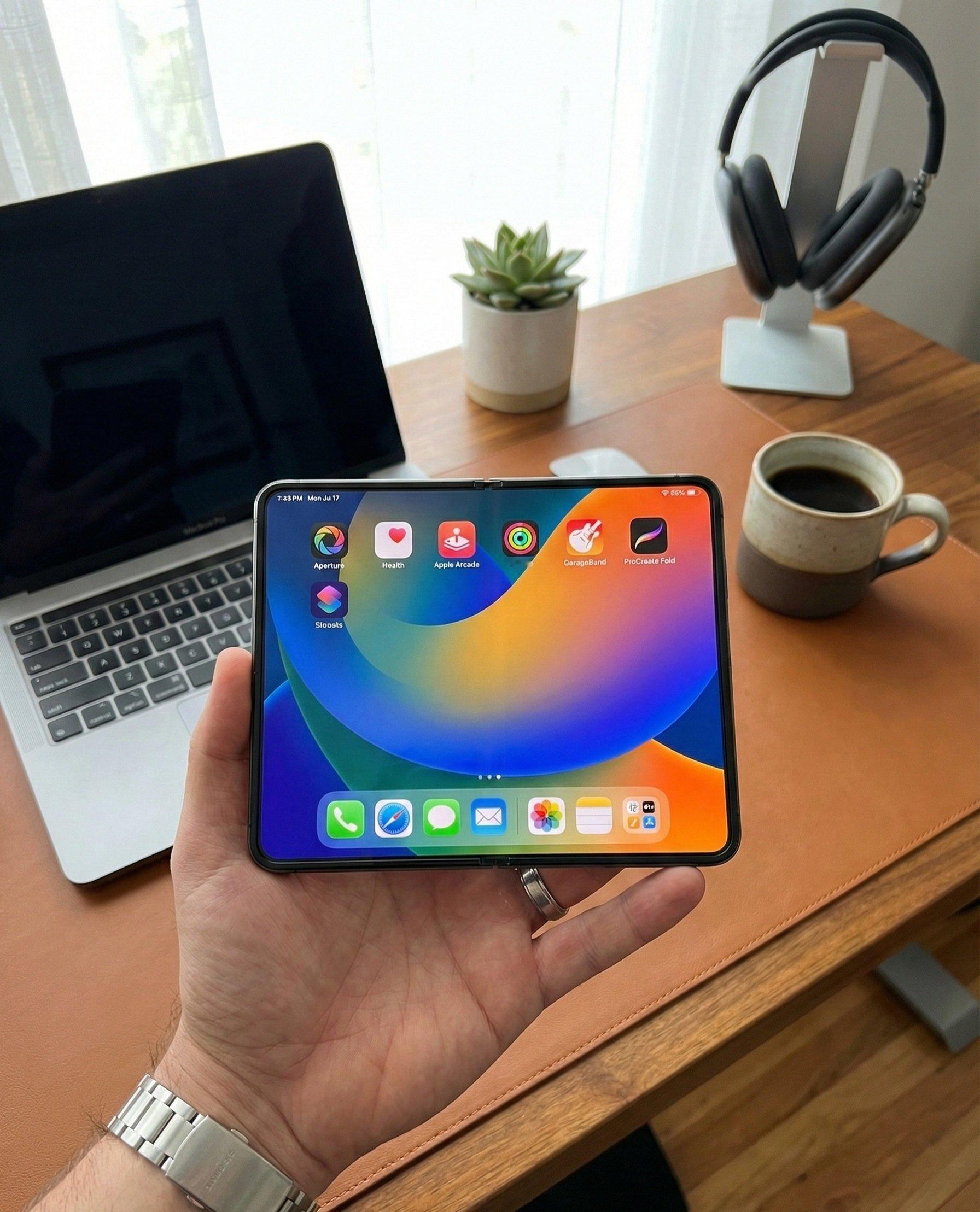 曝iPhoneFold定价14999元终于要来了！Apple首款折叠屏手机或将