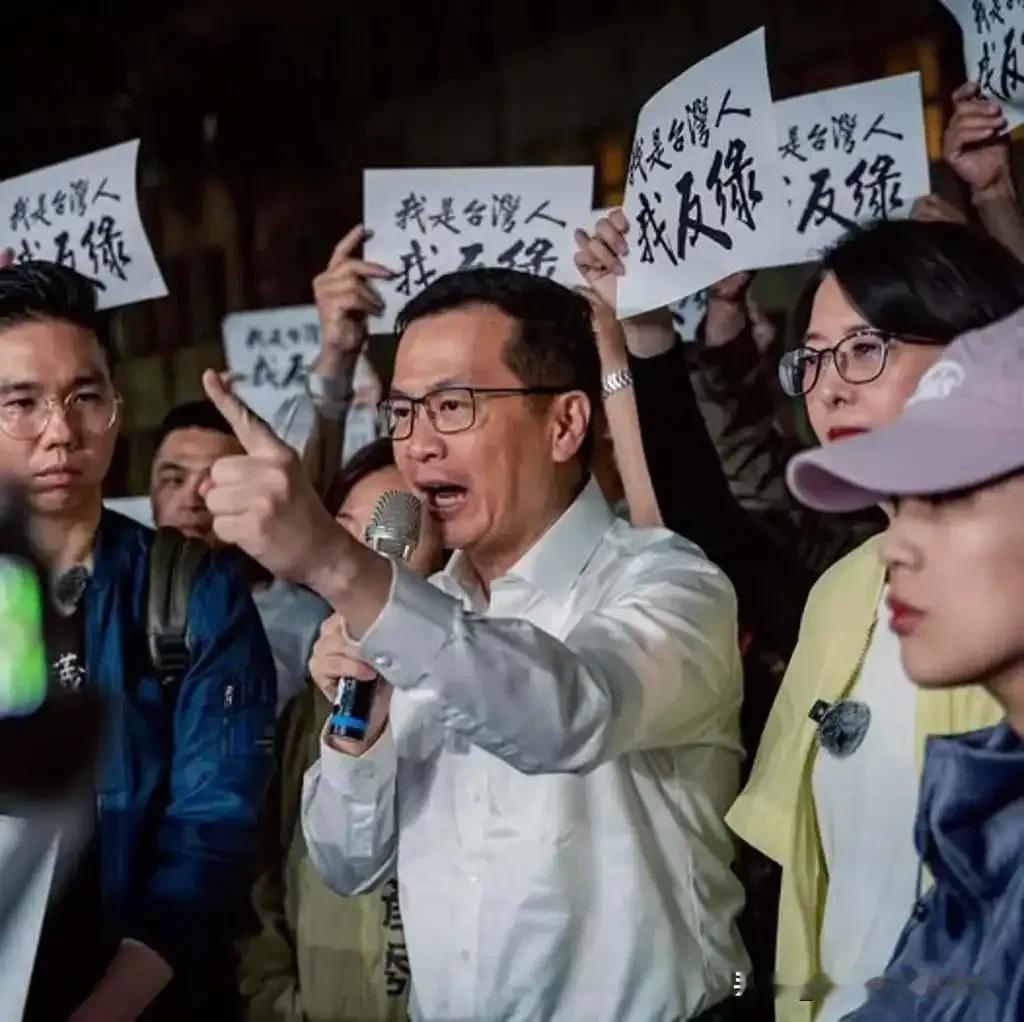 大罢免惨败！民进党内部乱成一锅粥，罗智强曝猛料：若成功早该抓人了！726大罢