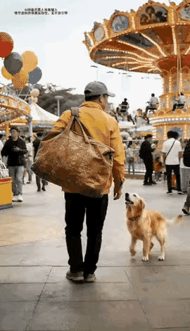 狗狗侦查能力太强了，下一秒感动了所有人。狗狗意外发现这个男子的异常，果断出击，