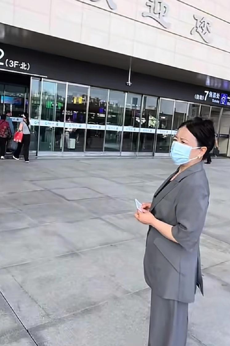 每日分享柴桑大姐直播《二》大姐继续跟扣者理论，大姐说，不来谴责他，你来讨厌我