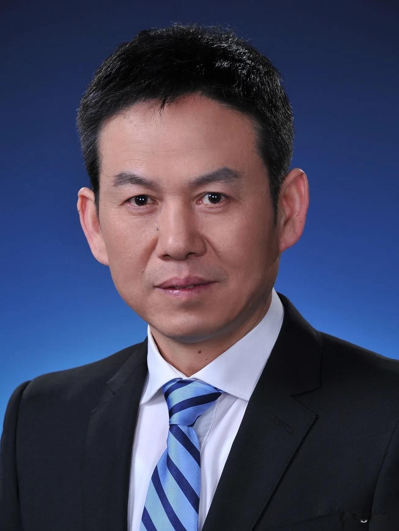 身披多重鲜亮光环的武汉大学中南医院院长王行环于4月18日被官宣“双开”，同时通报