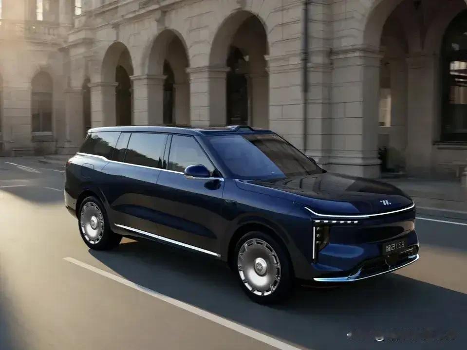 讲真，我一开始最担心的就是电动SUV跑长途到底行不行。老家离我这儿七百多公里，中