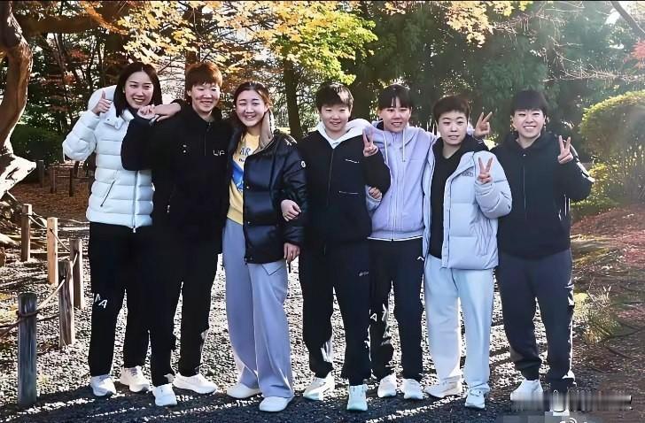 孙颖莎平时穿增高鞋垫吗？她的官方身高是162cm而陈梦的官方身高是167cm