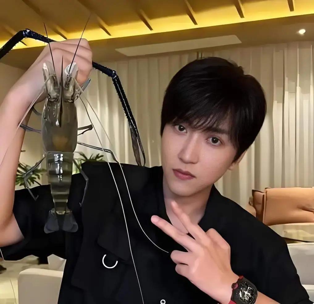 网红白冰真的是糊涂！粉丝超过4200多万，收入在网红中，也算是全网头部。发视频