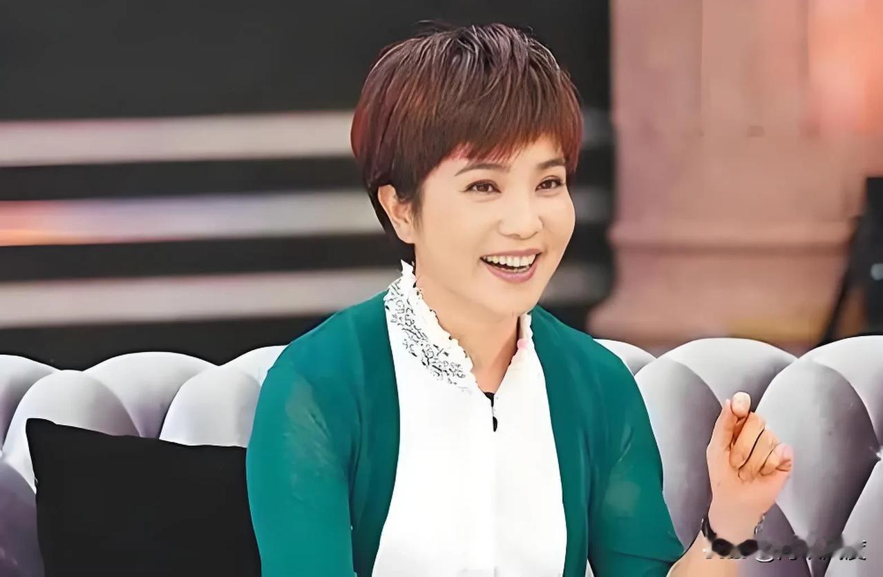 资深媒体李艳秋用“九个一”痛批赖清德是最烂的那个！迅获爆文网络流传！李艳秋的用