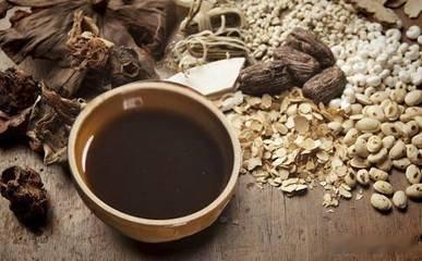 治湿三药：茯苓、苍术、薏苡仁茯苓：利水渗湿，健脾宁心，利而不猛，所以能通调三焦水道，把里头的湿从小便
