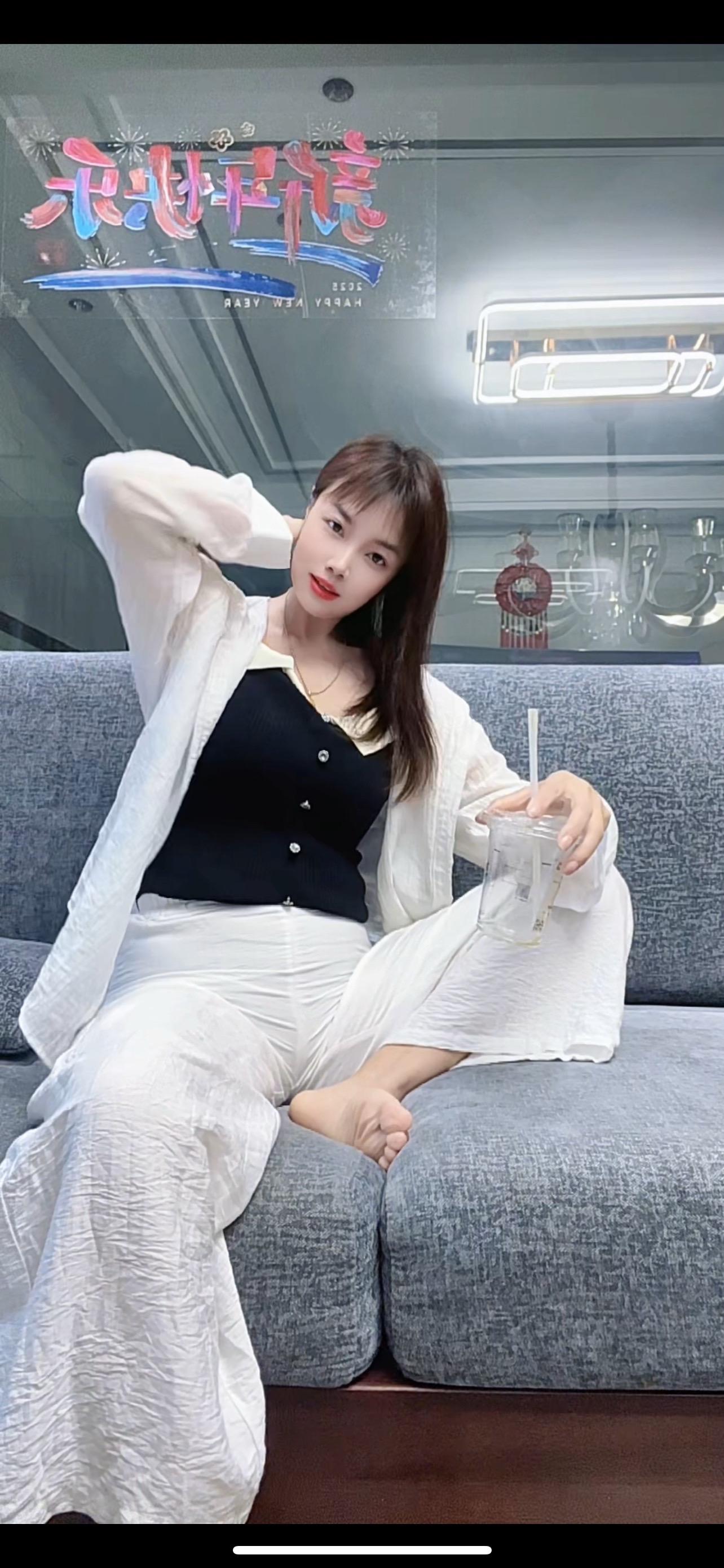 心情要好，人要美，开心就笑，累了就睡觉，没心没肺，快乐翻倍，既然上了生...