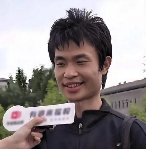 韦东奕现身在消失120天后宣布两件大事，一件是正式成为北大副教授，可以独立带队做