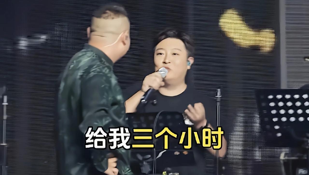 看来烧饼比曹鹤阳官大，岳云鹏成都演唱会曹鹤阳被烧饼安排唱和声熟悉北京德云社的人