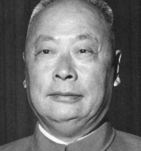 1949年，陈毅在上海的一家面馆里吃面，有个老农走进店里，点了碗和自己一样的面，