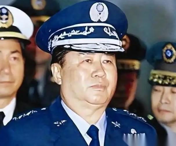 台湾首任军事大学校长，退役上将夏瀛洲说：当年佩洛西窜台，解放军趁势突破了海峡中线