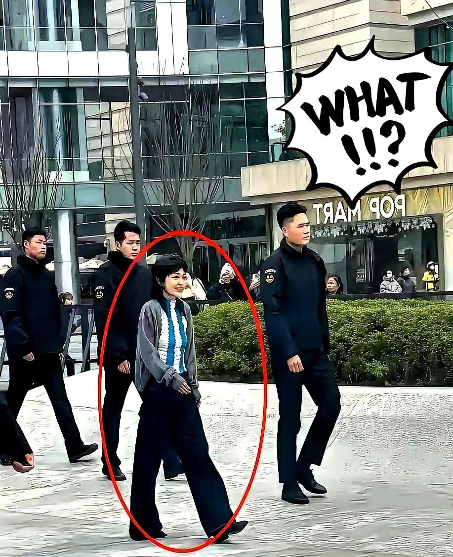 终于见到何超莲本人了，说实话真没get到传说中的‘惊为天人’！可我把手机照片