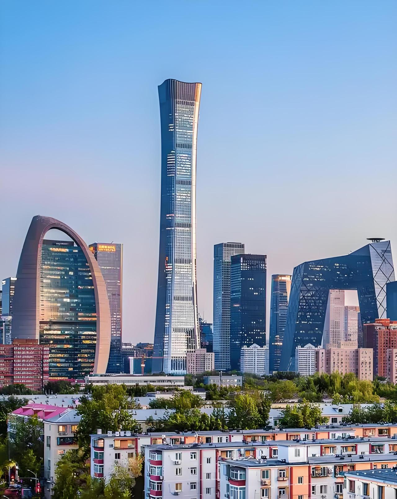 最近楼市的行情来了，有些房价上涨了以后，很多人认为该卖房了，是不是要逃顶？北