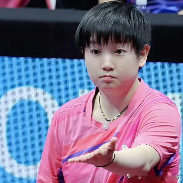 孙颖莎撞脸东北小豆包，王楚钦的形容太精准终于懂了王楚钦为何会说孙颖莎像东北