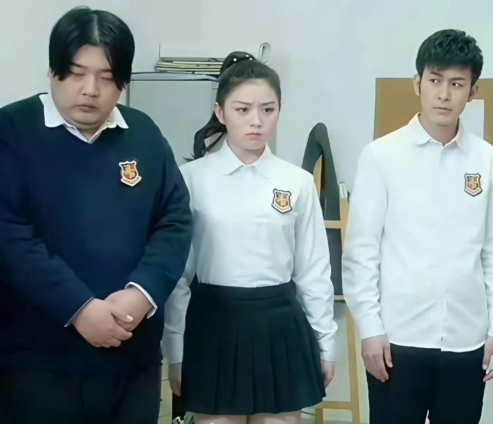 田曦薇早期和现在差距好大，差点没认出来，似乎还是刘海更有辨识度，这样也挺可爱的