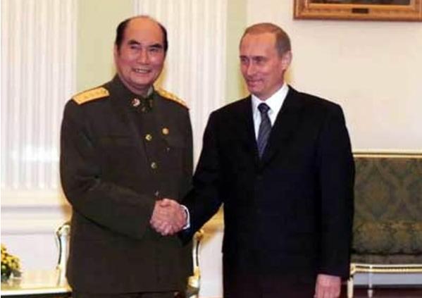 1999年，张万年访问俄罗斯，第一次见到了普京，当时的普京还是俄罗斯联邦安全会议