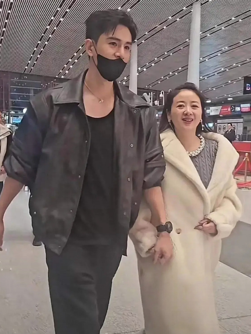 姐弟恋真的很幸福，年龄不是问题，问题是三观要相同。