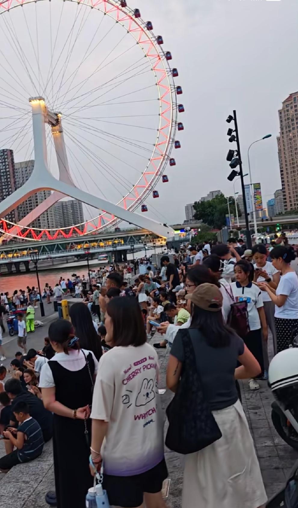 好多外地的朋友对海河的安全争议，首先海河是一道观景河是观赏的，海河不是旅游胜地